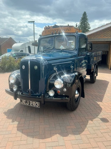 Stunning example of a Morris Commercial 1959  LC5  Dropside Truck - Picture 1 of 23