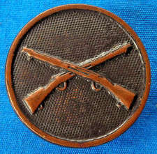 ORIGINAL WWI US ARMY  INFANTRY  SCREW BACK COLLAR DISC INSIGNIA
