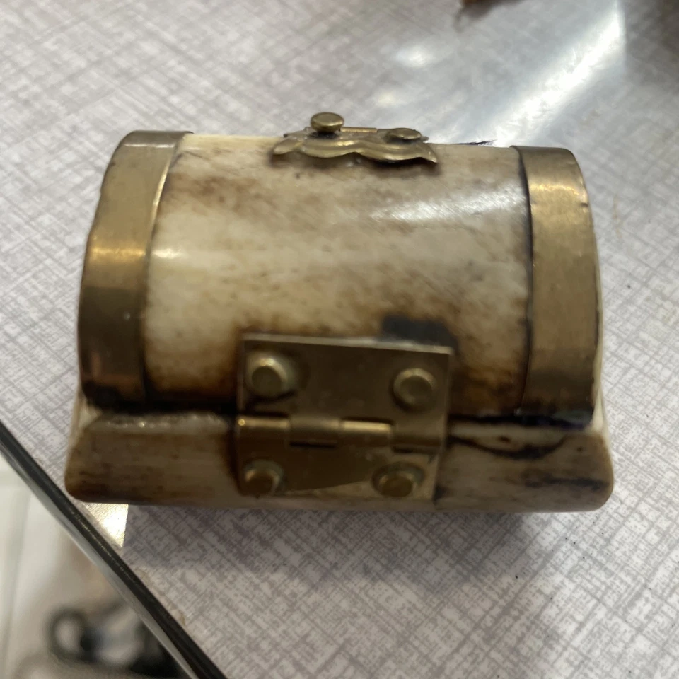 Petit Coffre Ancien - Photo 3/4