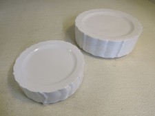 Blissful Dining Classic Collection 100 Pieces Plastic Plates Set White