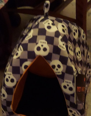 Pet Hut Covered Cave Dog Bed, S, Skull Checker Print, Polyester, for Small Dogs