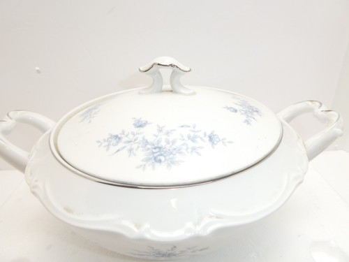 Japan Seyei Elegant Lady Lidded Bowl with Handles Blue Floral - Picture 2 of 8