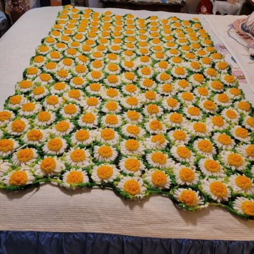 Vtg Crocheted Daisy Lap Throw/Afghan 3D Puffs White & Yellow Bed Accent 32x47' - Picture 2 of 14