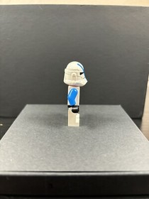 Lego Star Wars Mini Figure: Clone Trooper 501st Legion SW0445 (75002)