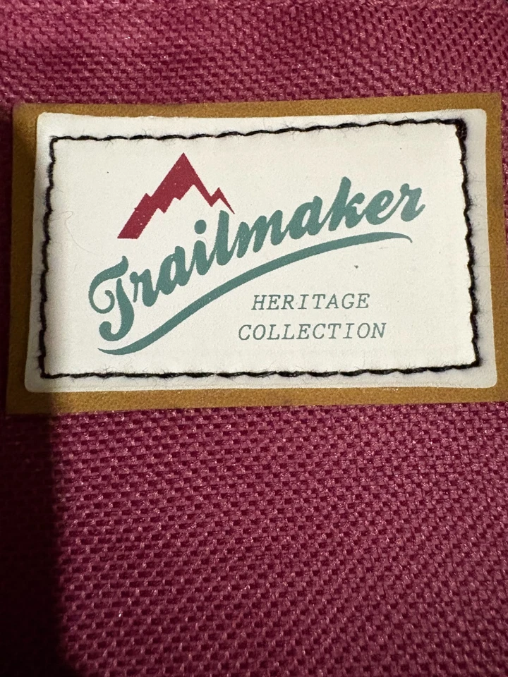 Mochilas Trailmaker Heritage de varios bolsillos con correa acolchada rosa para almacenamiento para computadora portátil Foto 2 de 4