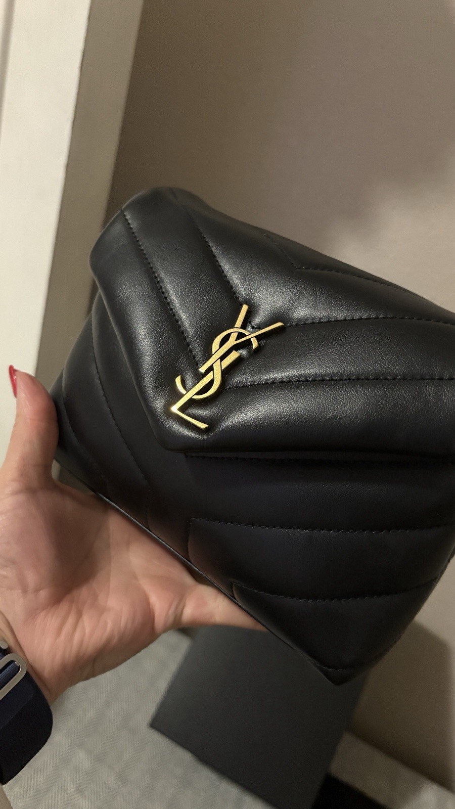 Saint Laurent YSL Toy Lou Lou borsa nera con ferramenta oro