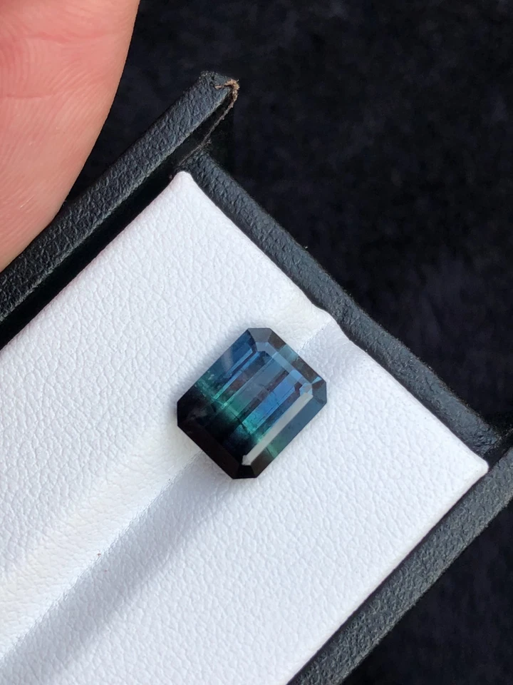 Bi-Color Blue Tourmaline Gemstone: Emerald Cut, 3.4 Carats - Image 4 of 4