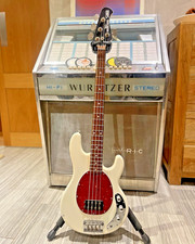 USA ERNIE BALL MUSICMAN EBMM STINGRAY EARLY 2000s SUB, GOOD WEIGHT