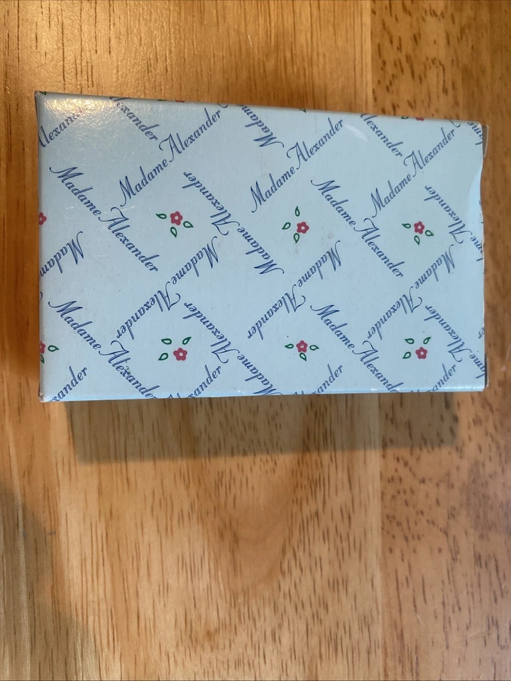 RED RIDING HOOD  MADAME ALEXANDER PIN NEW IN BOX - Imagem 2 de 3