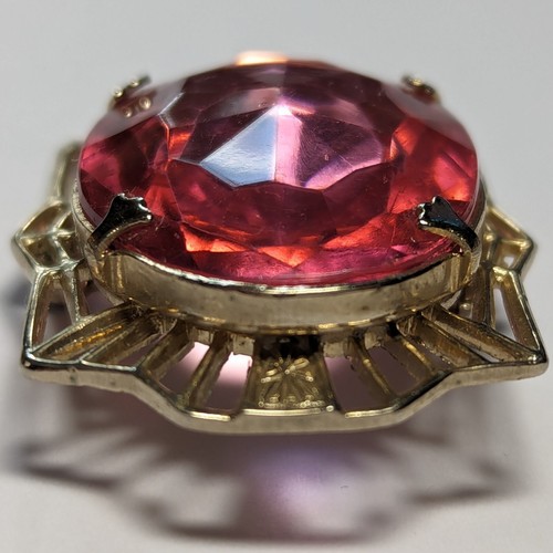 Vintage Oval Faceted Pink Glass In Openwork Gold Tone Setting Brooch Pin - Picture 5 of 19