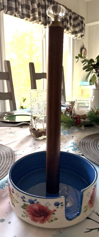 Toallero de papel Pioneer para mujer patrón floral azul, blanco y rojo Foto 2 de 2