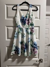 White Floral Mi Ami mini dress for Spring V neck with back zipper Sz XS