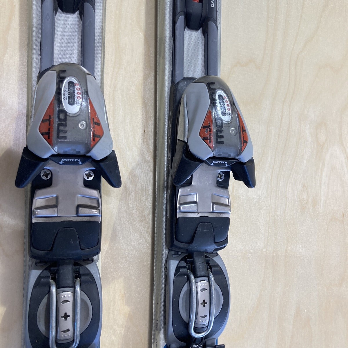 Volkl Unlimited AC2 Attiva Women's Skis 156 cm Length 1560 Volkl Unlimited AC2 Attiva Women's Skis 156 cm Length 1560