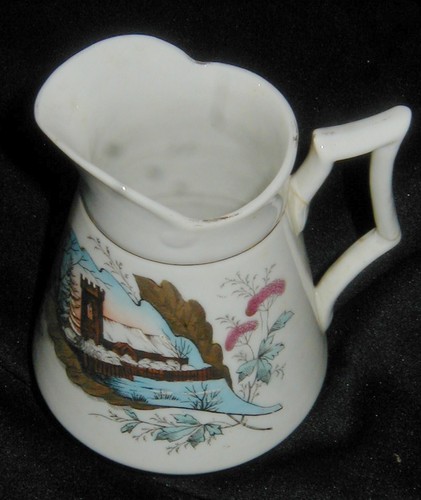 OLD AESTHETIC MOVEMENT PORCELAIN PITCHER, CASTLE IN LEAF DECOR, HAND COLORED - Picture 4 of 4