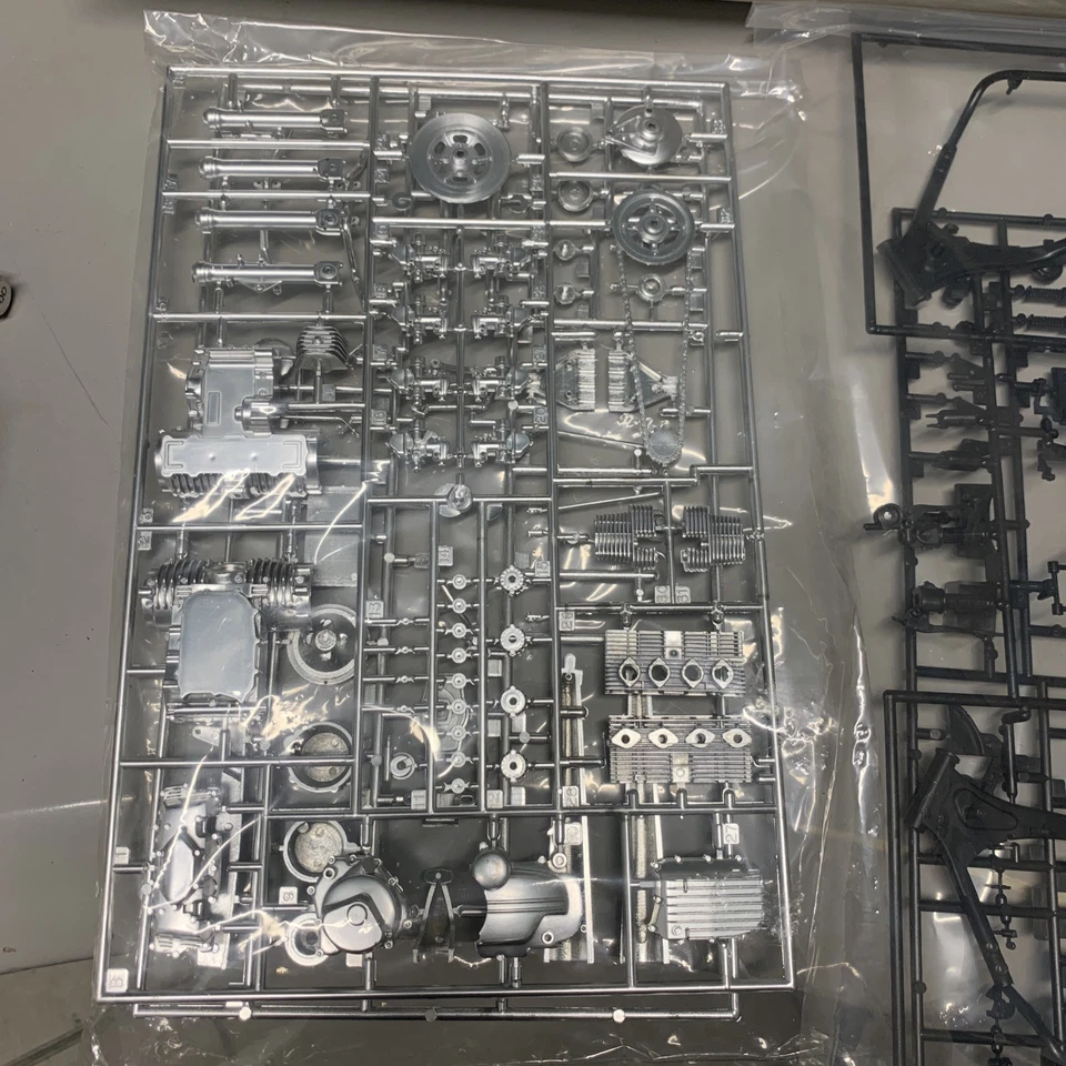 NAGANO 1/8 HONDA CB400 FOUR 1975 - nuovo - Kit Da Montare Plastica Autentico - Immagine 4 di 4