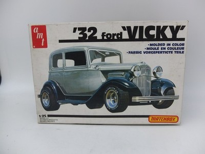 Matchbox AMT 32 Ford Vicky Modellbaukasten 1:25 NEU !!!