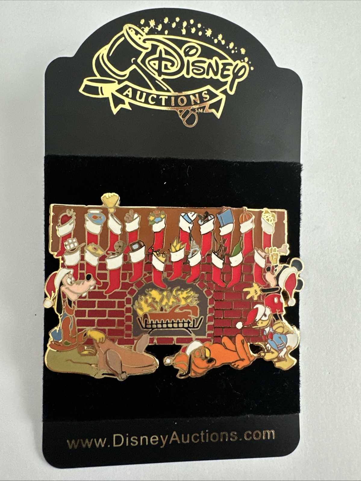 Disney Auctions Holiday Fireplace Stockings Mickey Pluto Goofy Donald LE 100 (B)