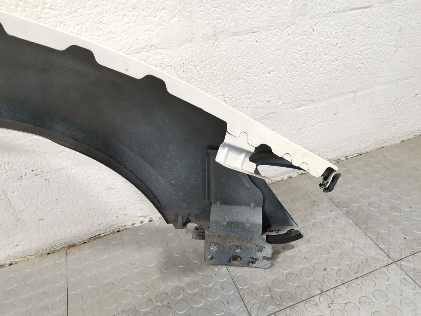 Maserati Ghibli RWD 3.0 2015 Front Left Driver Side White Color Fender 673002041
