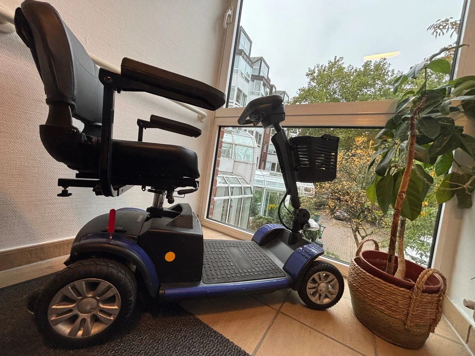 Elektromobil La Palma, kaum benutzter Miniscooter vom Fachmann gewartet 