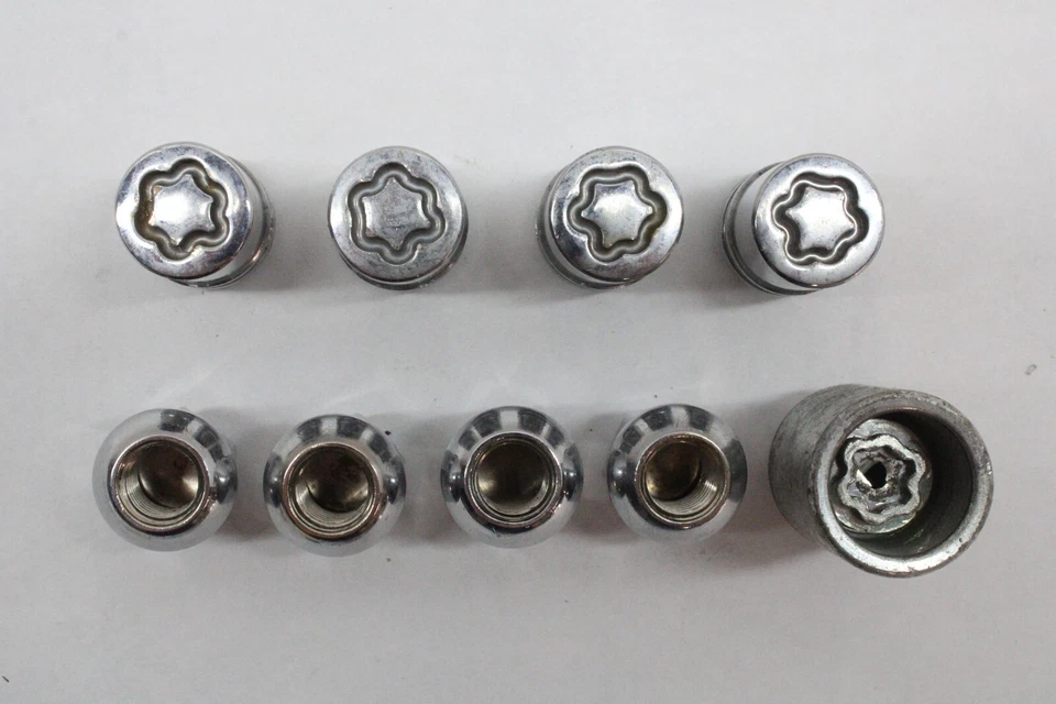 Honda CR-V 2018 tuercas de rueda de bloqueo 4 tuercas de rueda de repuesto 4 tomas y llave OEM Foto 4 de 4