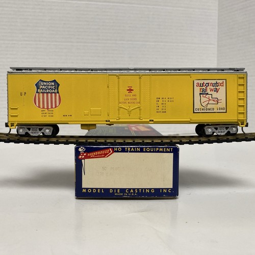 Coche de carga escala HO Roundhouse 1270 Union Pacific 50' puerta enchufable amarillo Kadees | Zustand: Used