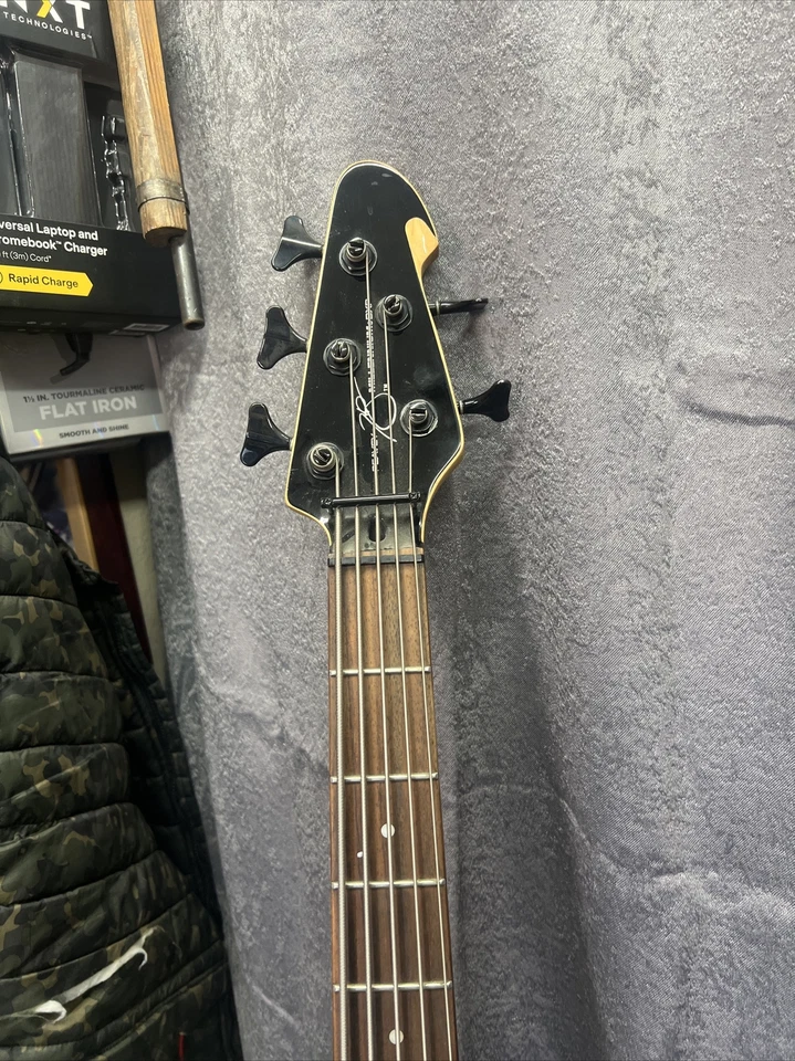 *VENDEDOR DE EE. UU.* Bajo eléctrico de 5 cuerdas Peavey Millenium BXP - Sunburst Foto 3 de 4