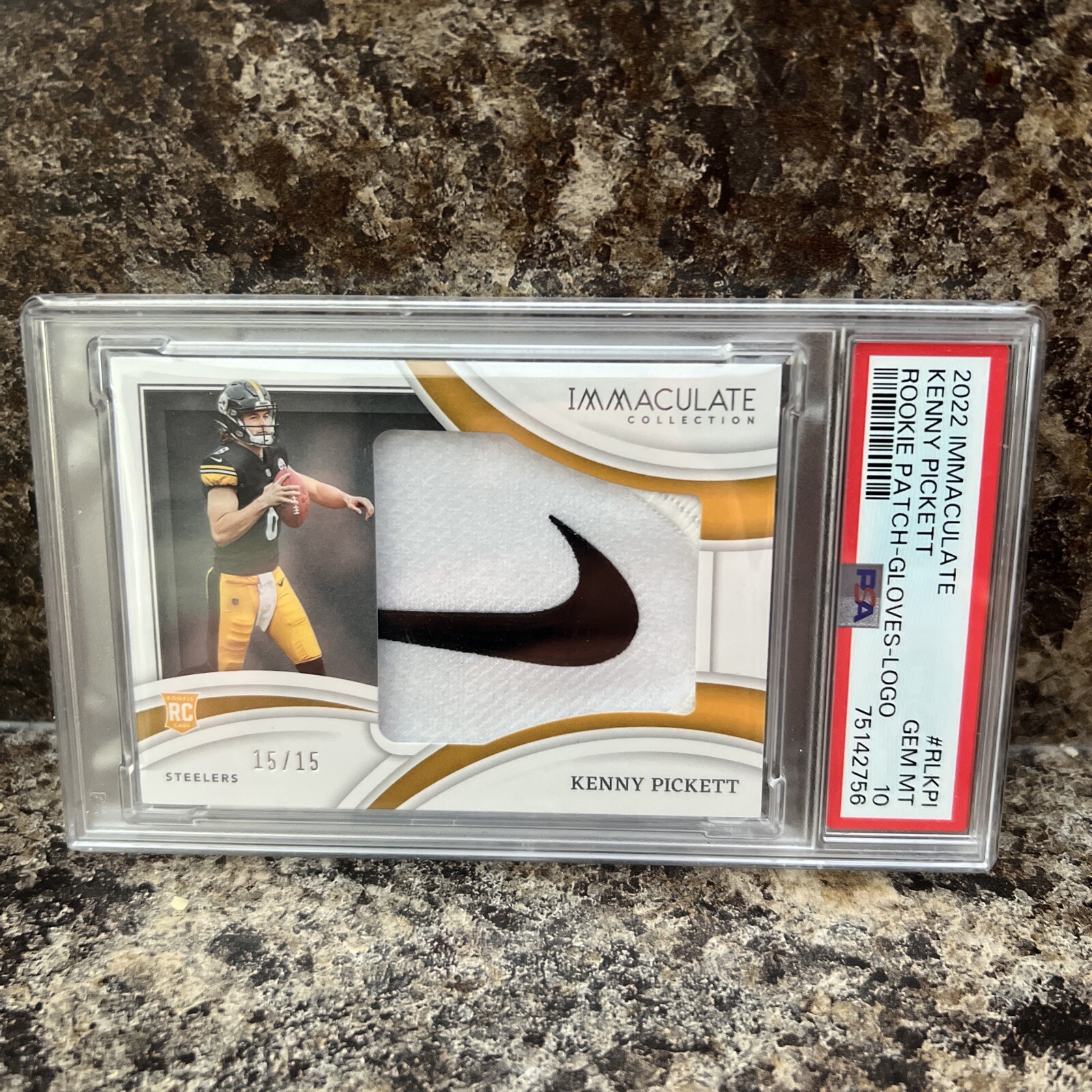 2022 Immaculate Kenny Pickett Rookie PatchGloveLogo Gold 15/15 PSA 10