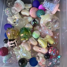 100 Piece Random Mix, Beads, And Charms