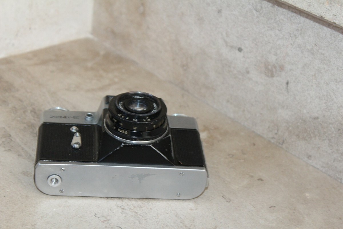 Zenit EM with Industar 50-2: A Small Lens for an Urban