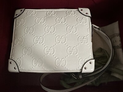 【GUCCI 】Tennis 20 GG Embossed Two-Tone Messenger Bag GUCCI Calfskin GG Tennis Embossed Square Messenger Bag