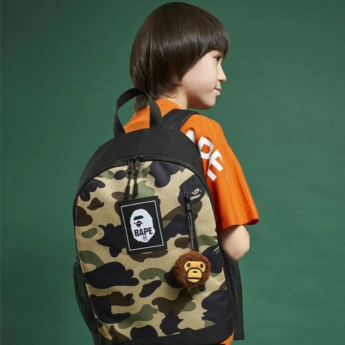 A BATHING APE BAPE KIDS 2022 SPRING/ SUMMER BOOK WITH CAMO BACKPACK & MILO CHARM - Imagen 4 de 9