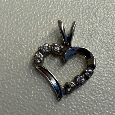 18k White gold small heart Natural Diamond Diamond  pendant Charm .55 G