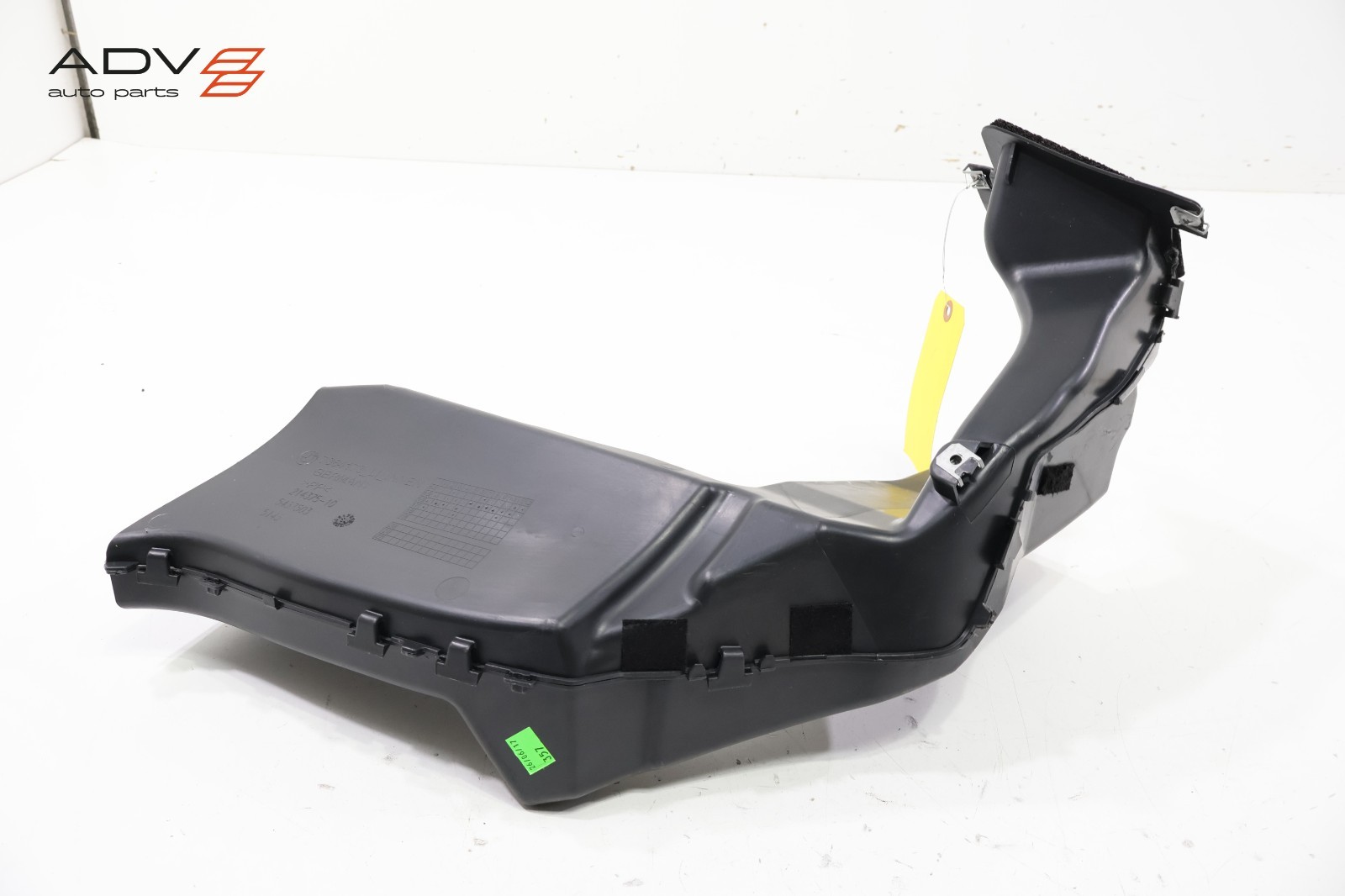 2014 - 2020 BMW i8 I12 REAR LEFT QUARTER TRIM PANEL AIR DUCT GUIDE OEM