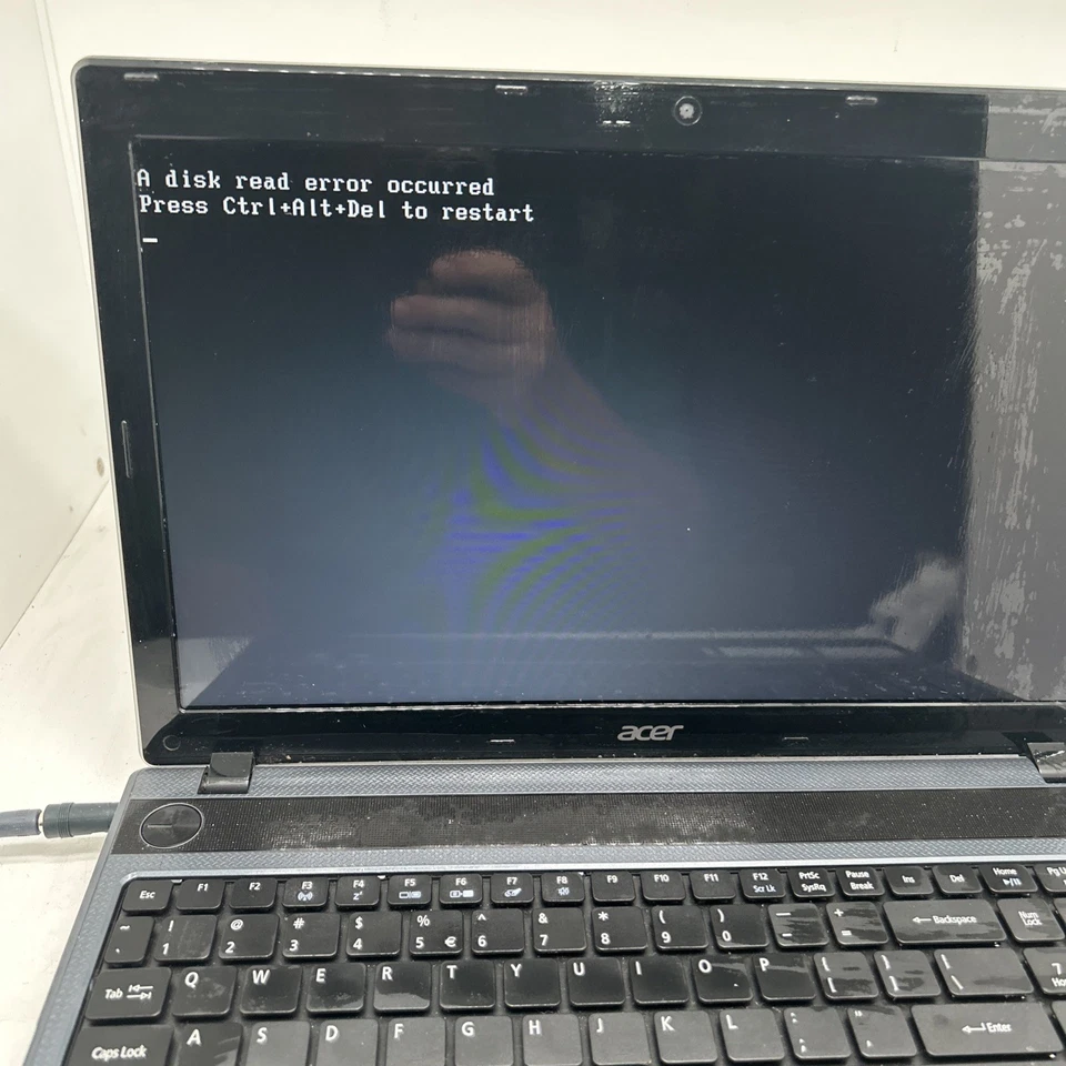 Acer Aspire 5250-BZ455 15,6 pulgadas (320GB, AMD Serie E, 1.6GHz, 3GB)... Leer Foto 2 de 4