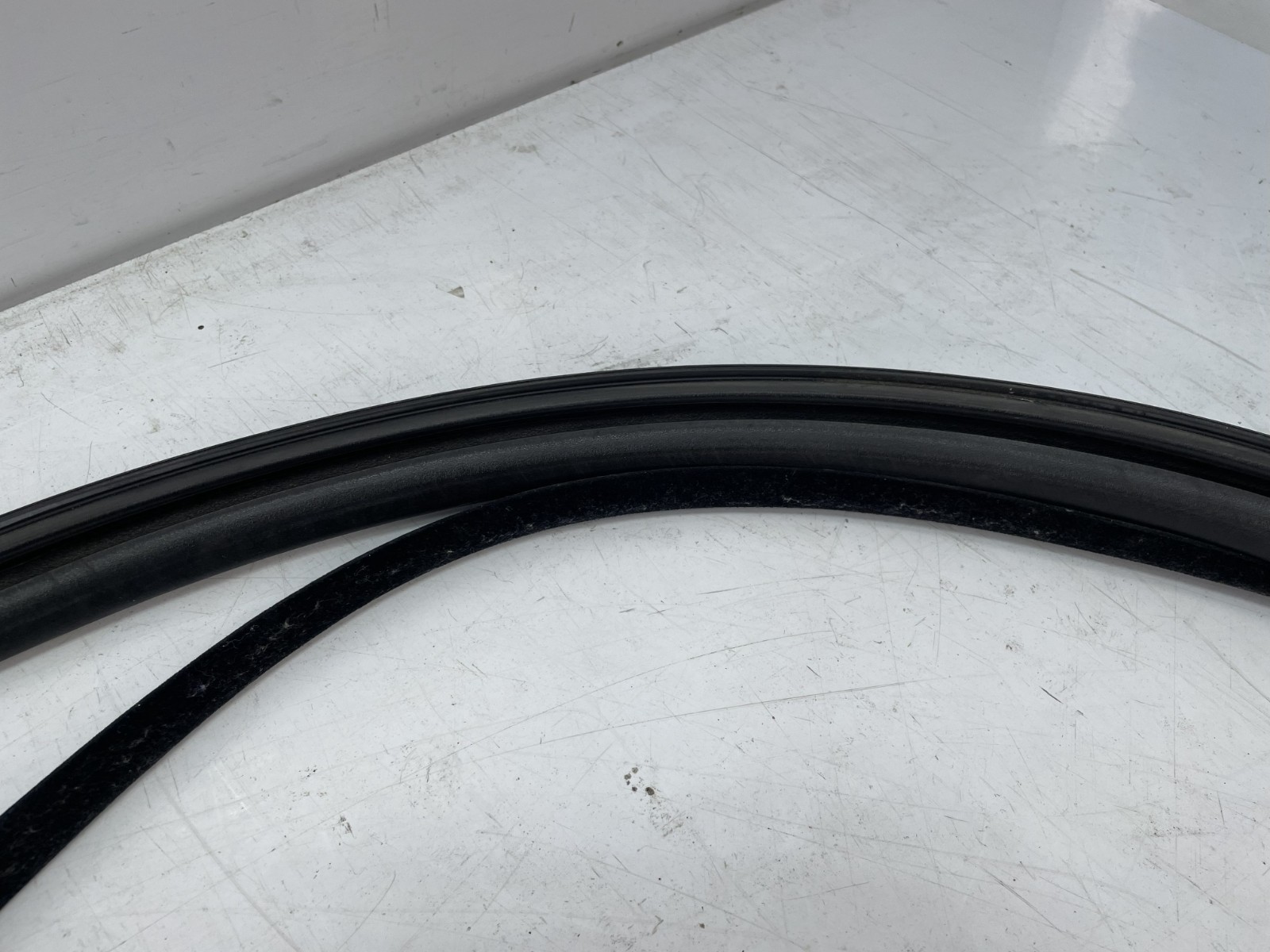 ✅ 12-17 OEM Bentley Continental GT Front Right Passenger Top Weatherstrip Seal