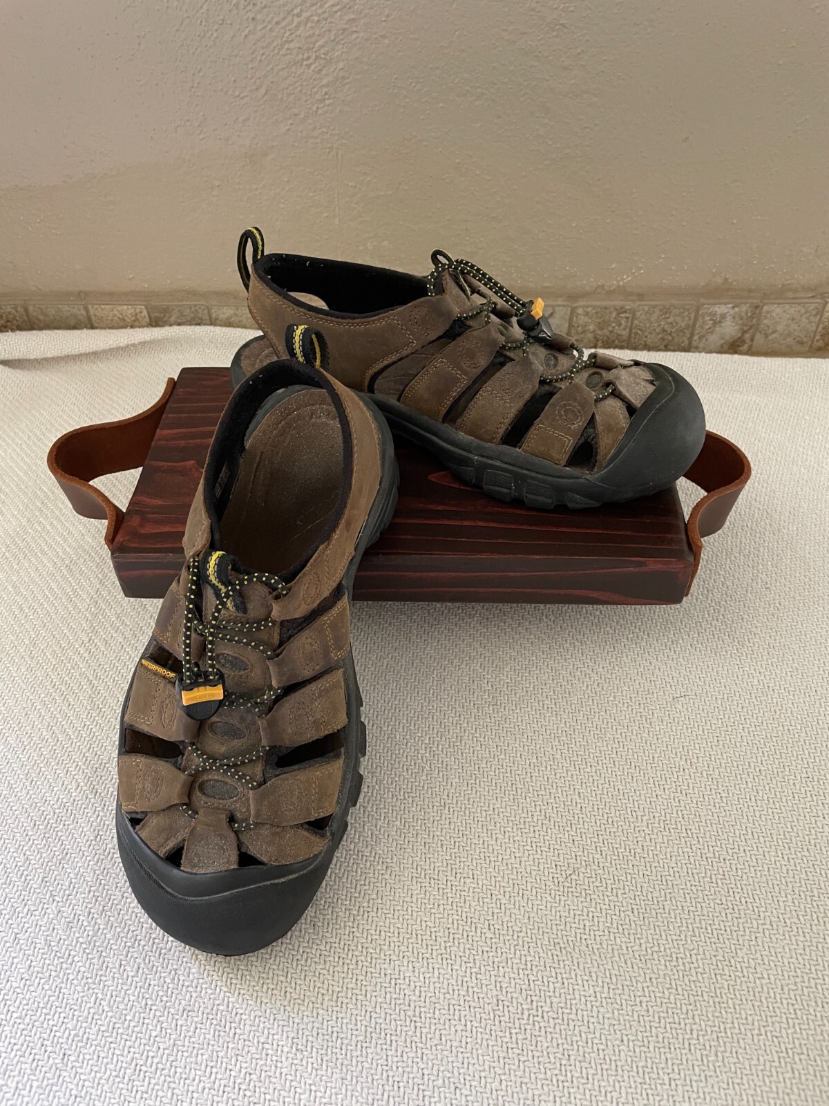 Scarpe sandali Keen uomo Bison Newport taglia 8 impermeabili outdoor escursionismo campeggio