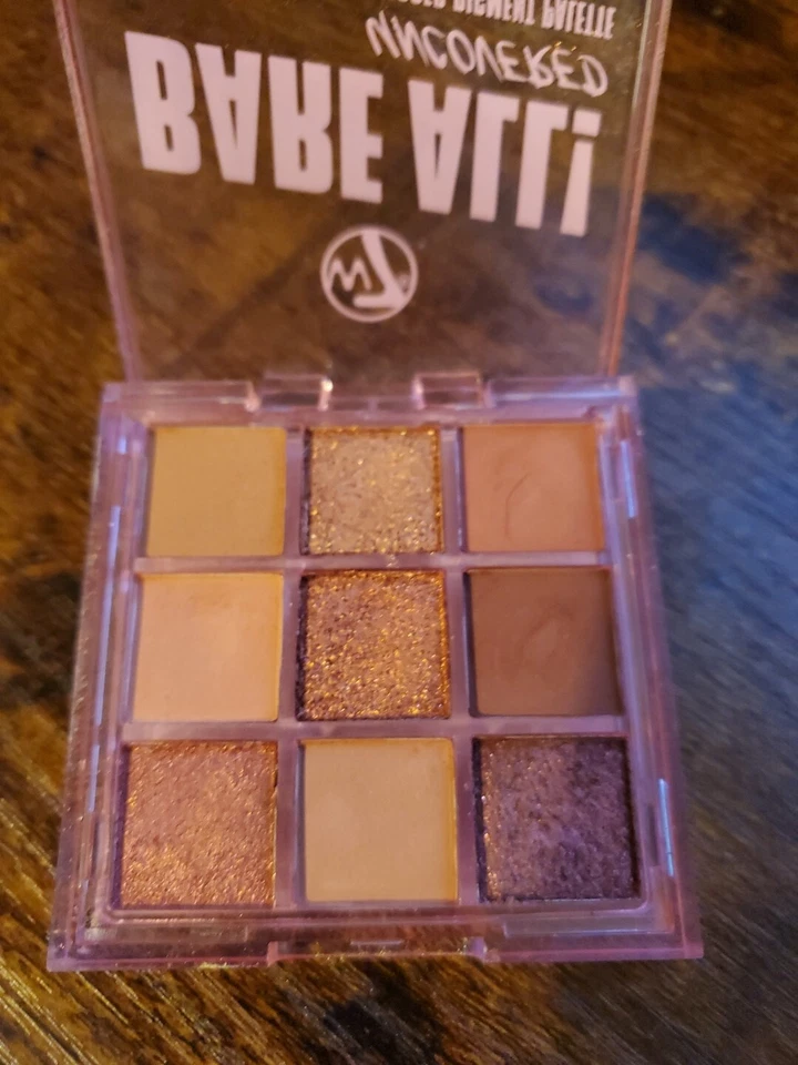 W7 Cosmetics ~ Paleta de sombras de ojos con pigmento prensado desnudo todo descubierto. Foto 2 de 3