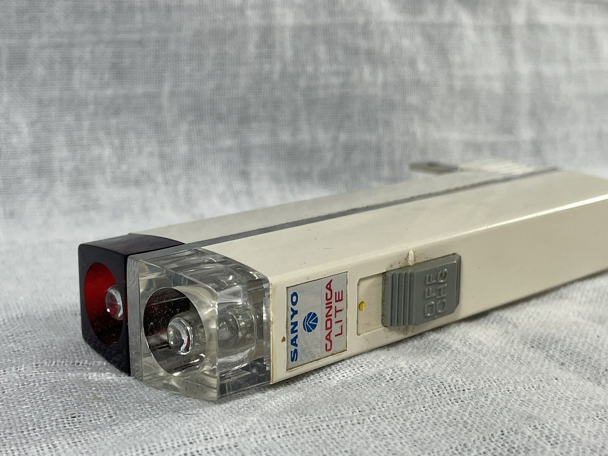 Sanyo Cadnica Lite NL5100 Vintage 1960s Rechargeable Flashlight