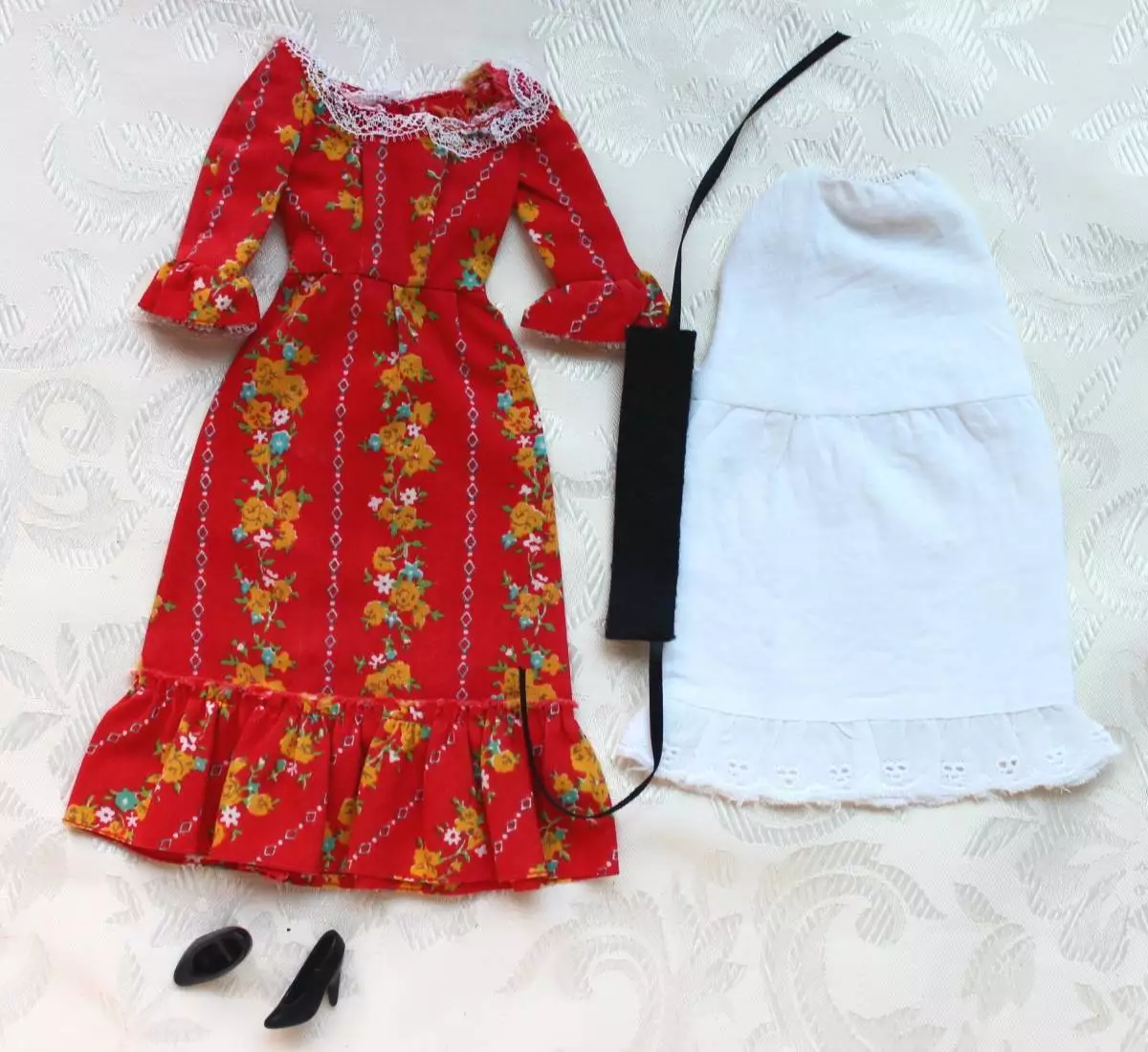 Vintage best sale barbie outfits