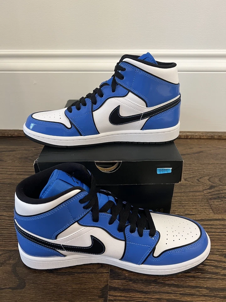 UNDER RETAIL NIKE AIR JORDAN 1 MID SE SINAL AZUL DD6834-402 PRETO BRANCO REAL - Imagem 4 de 4
