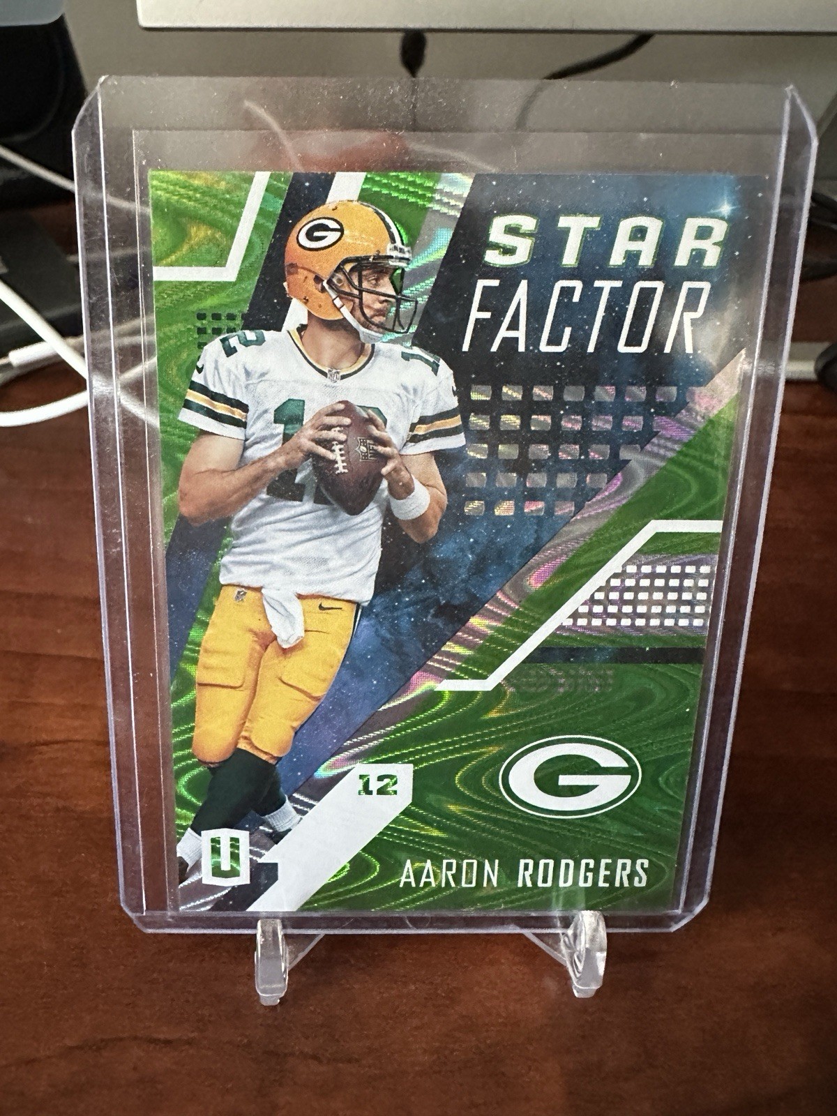 AARON RODGERS 2017 UNPARALLELED STAR FACTOR GREEN SWIRL HOLO SF-AR /199