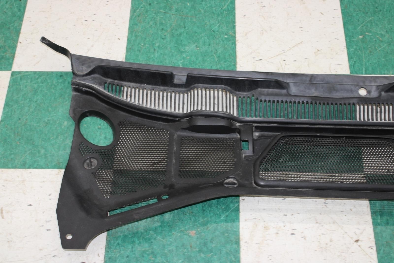 13-18 Flying Spur Black Front Windshield Wind Shield Wiper Cowl Trim Panel OEM