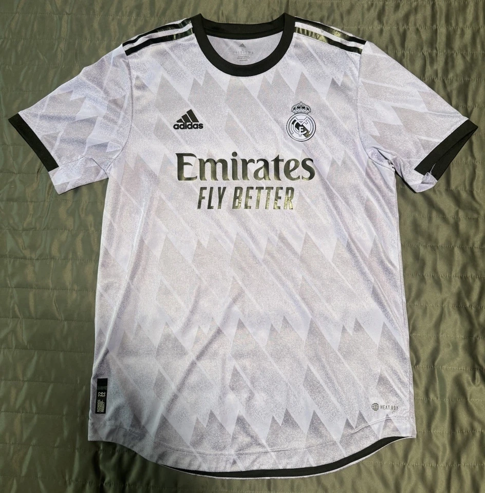 Camiseta Adidas Real Madrid 22/23 Visitante Auténtica Talla Grande Foto 2 de 4