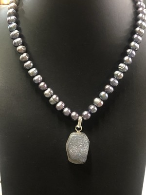 Black Peacock Potato Pearl & 925 Necklace with Anodized Quartz Drusy Pendant