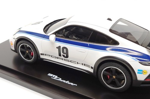 Spark 1:18 Porsche 911 Dakar (992) #19 - Rallye 1974 Design (Dealer Edition) - Picture 13 of 13
