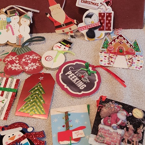 Lot Of 25 Christmas Gift Tags, Assorted Designs Sizes Unused Lot # 2 - Picture 4 of 8
