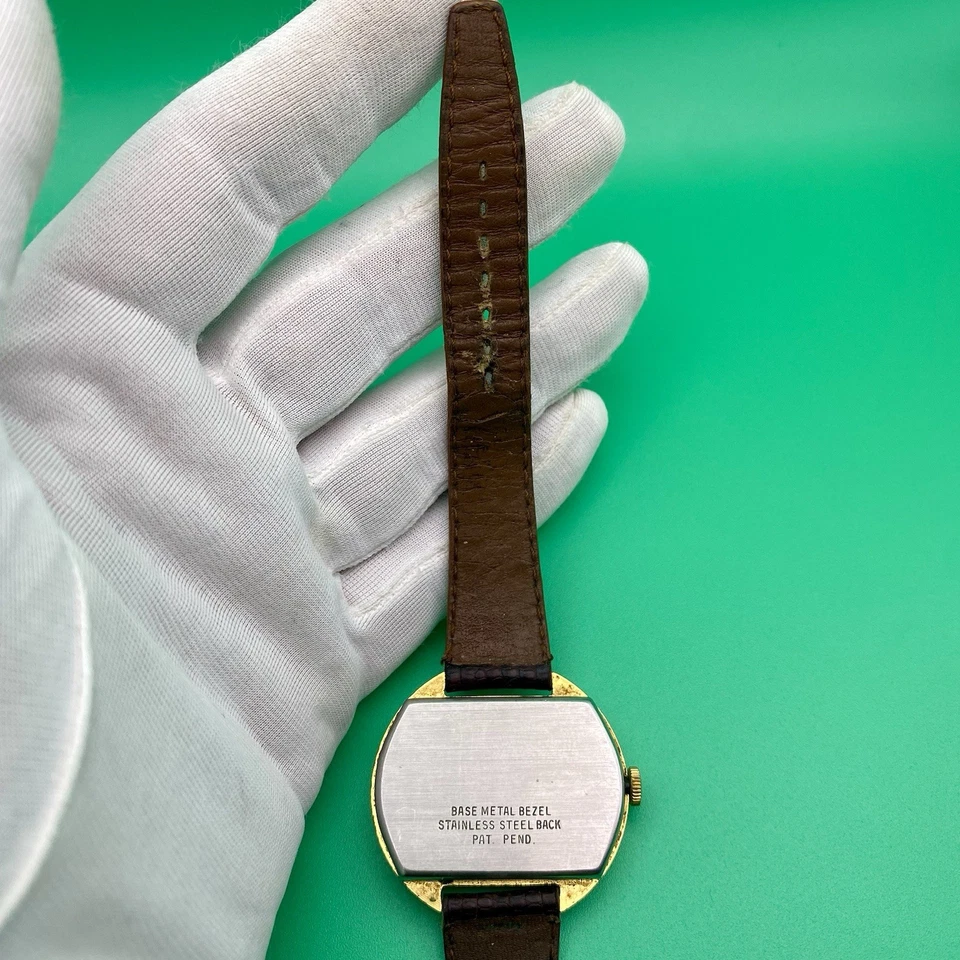 Reloj de colección Eloga Jump Hour para hombre de la era espacial hecho en Suiza años 70 chapado en oro 42 mm Foto 4 de 4