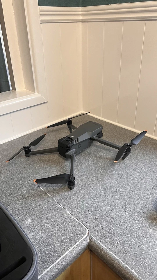 DJI Mavic Classic 3 Camera Drone with DJI RC Controller inc Warranty - Image 2 of 4