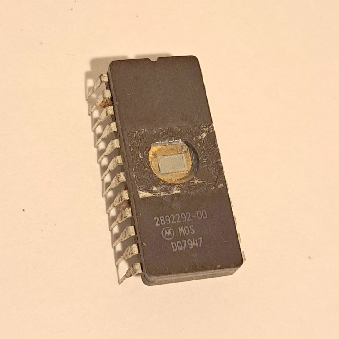 Vintage Motorola MOS Windowed EPROM IC Chip 1970s - Rare
