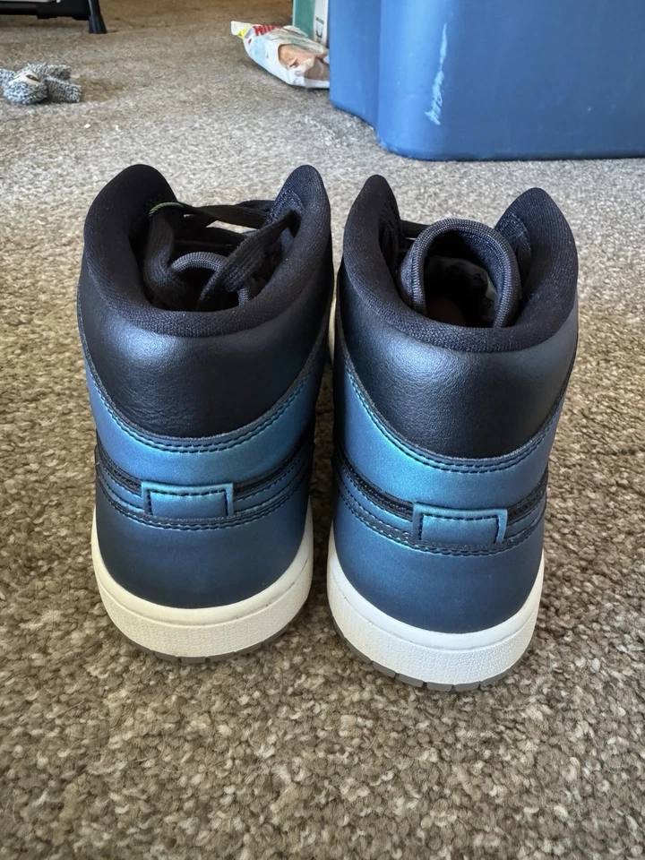 Mujer’s Air Jordan 1 Mid Iridiscent Negro Mujer’s Talla 9 Foto 4 de 4